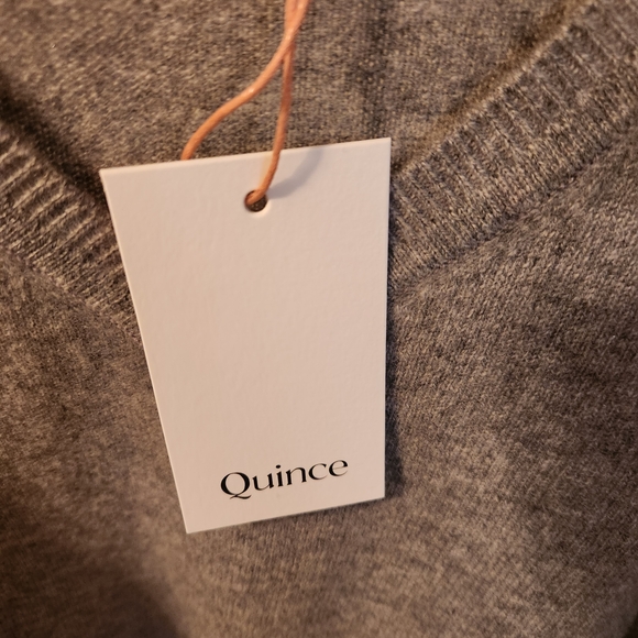 Quince Classic Gray V-Neck Sweater - Picture 4 of 6